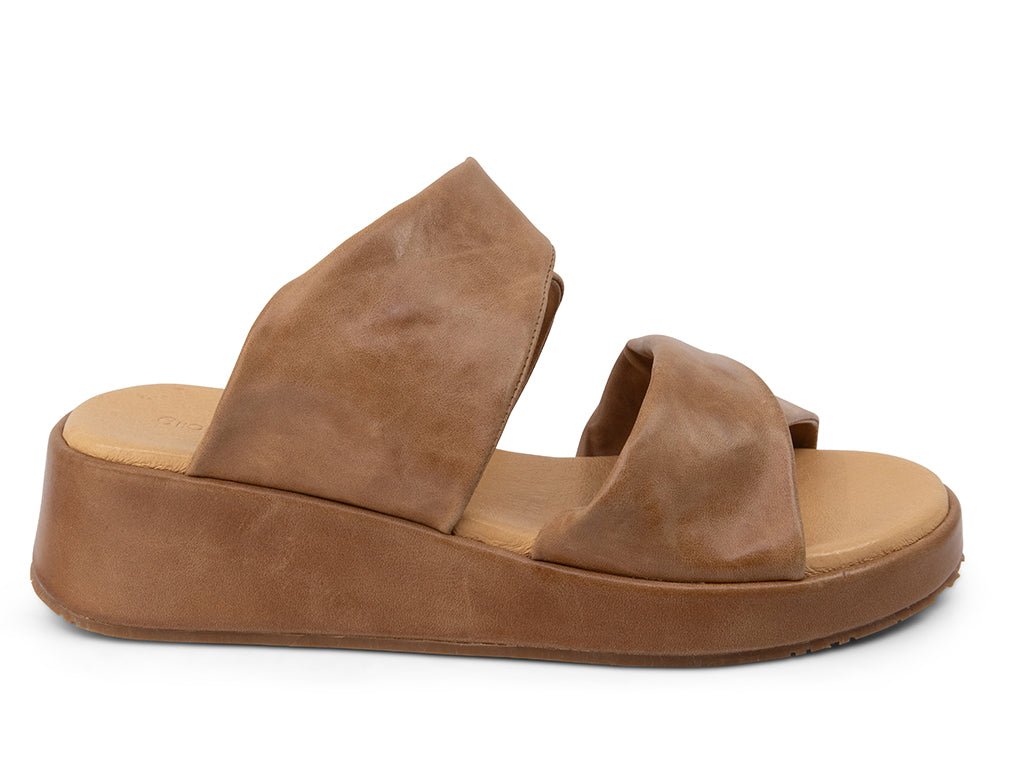 Essa_Camel Leather_side view